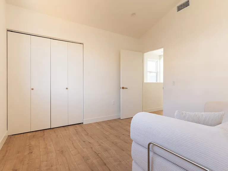 333 Stowe Ter #1/2 — Photo 11
