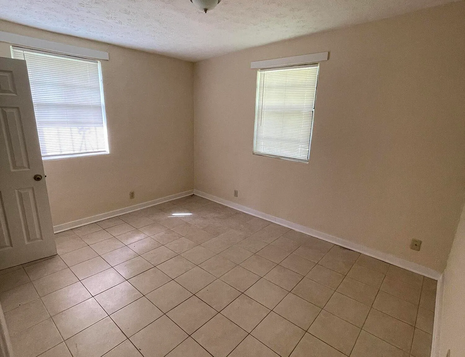 2 bed, 1.0 bath, 700 sqft, $950 — Photo 4