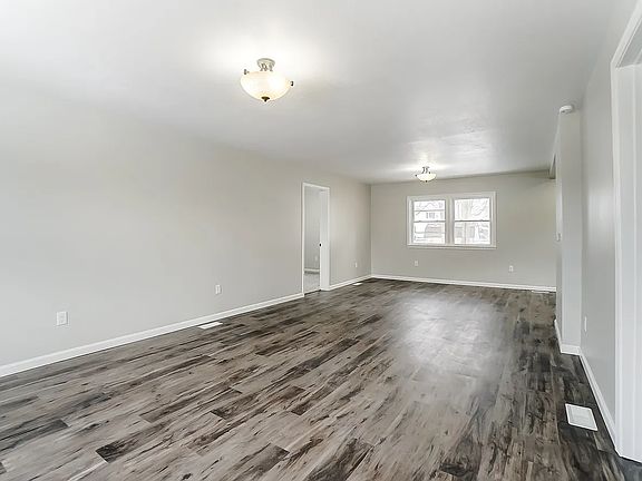 3rd image of 209 S Scott St
