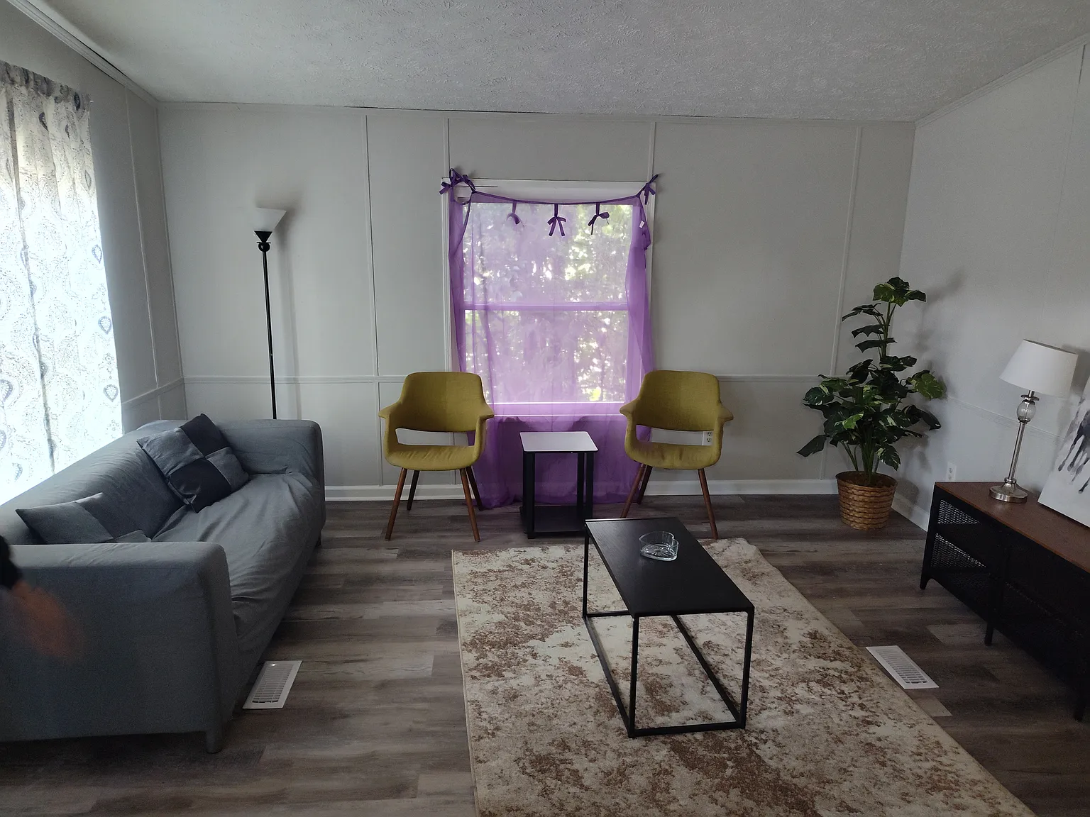 362 Wilson St S — Photo 2