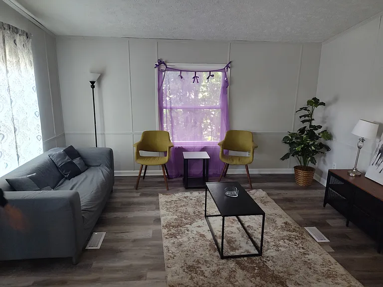 362 Wilson St S — Photo 2
