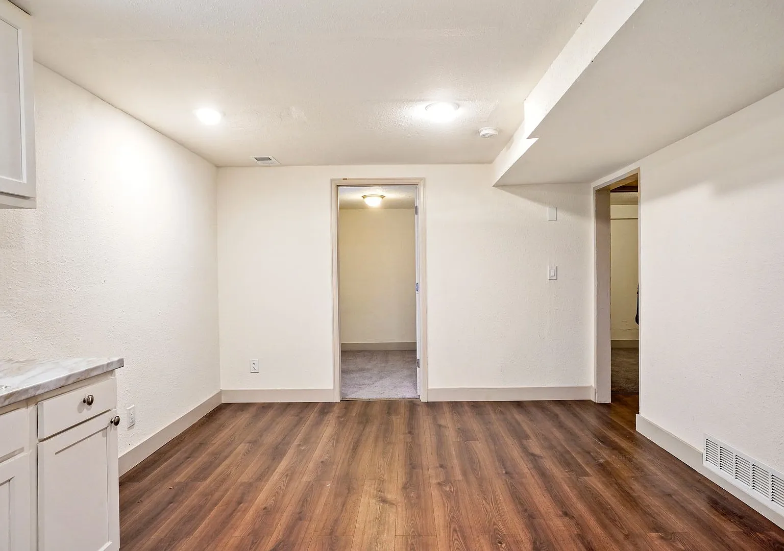 982 S Sheridan Blvd #6 | 1 Month Free & Tv Special - Renovated 2br/1ba With A/C! — Photo 4