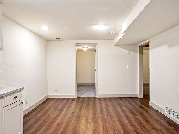 5th image of 982 S Sheridan Blvd APT 6