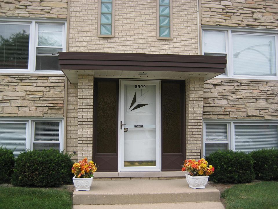 1st image of 8500 W Catalpa Ave APT 1S