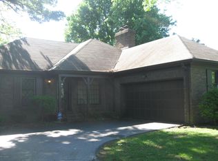 7505 Farmhouse Ln, Louisville, KY 40291