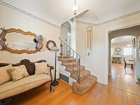 4th image of 40 Greenfield Ave