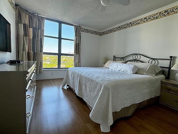 5th image of 3530 Mystic Pointe Dr APT 908