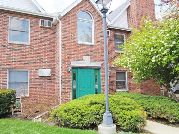 1315 Cunat Ct, Lake In The Hills, IL 60156