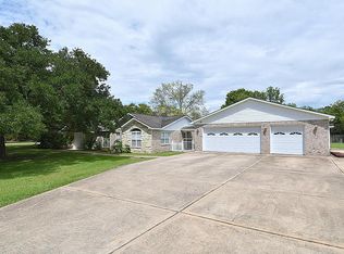 15919 Candy Cane Ln, Alvin, TX 77511