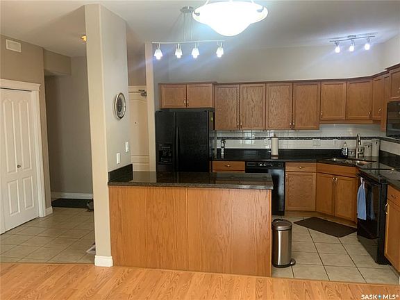 2nd image of UNIT 403-333 Nelson ROAD