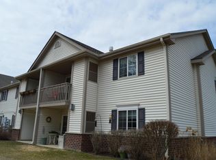 636 Pewaukee Rd, Pewaukee, WI 53072