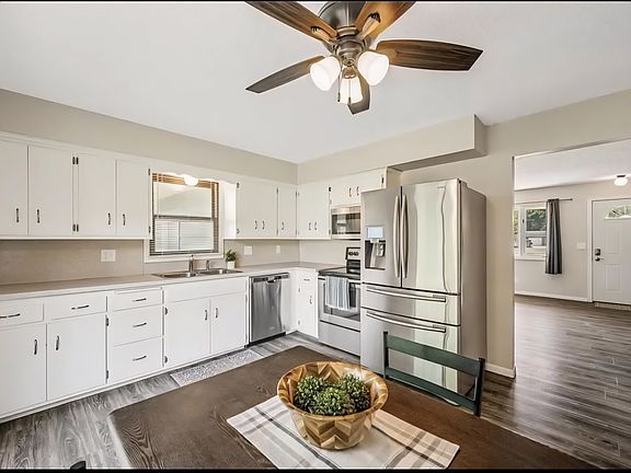 3rd image of 715 Circle Dr #715