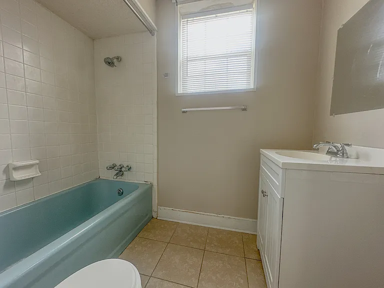 104 N Church St #B — Photo 6