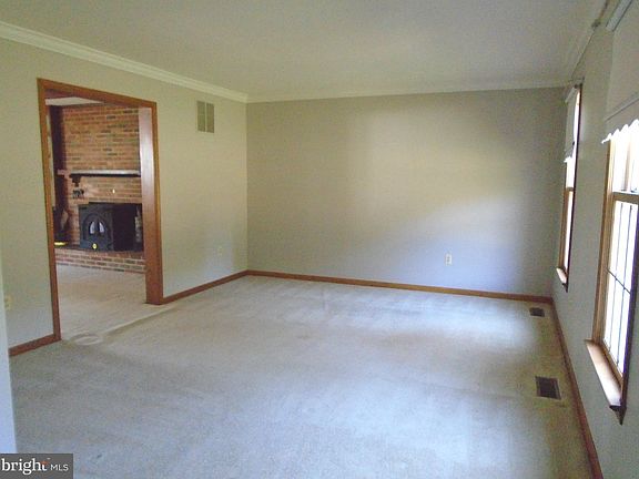3rd image of 720 Sharpsburg Dr