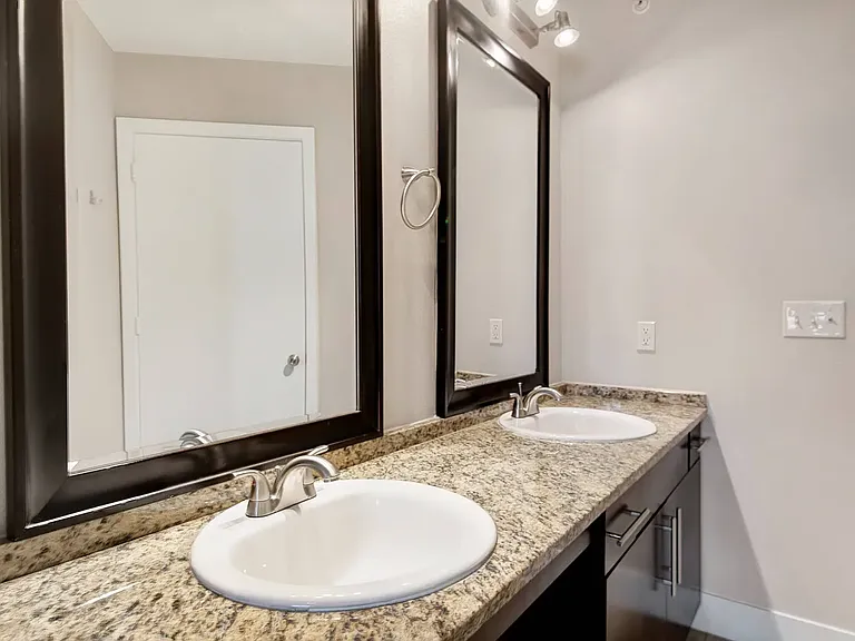 4123 Cedar Springs — Photo 10