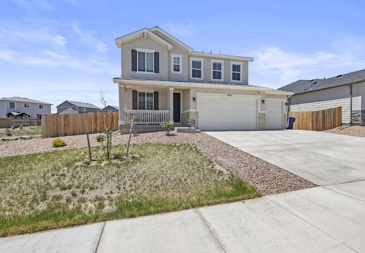 4 bed, 2.5 bath, 2223 sqft, $2,500 — Photo 2