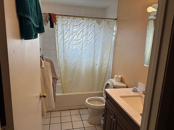 3rd image of 702 SW 7th Street SW