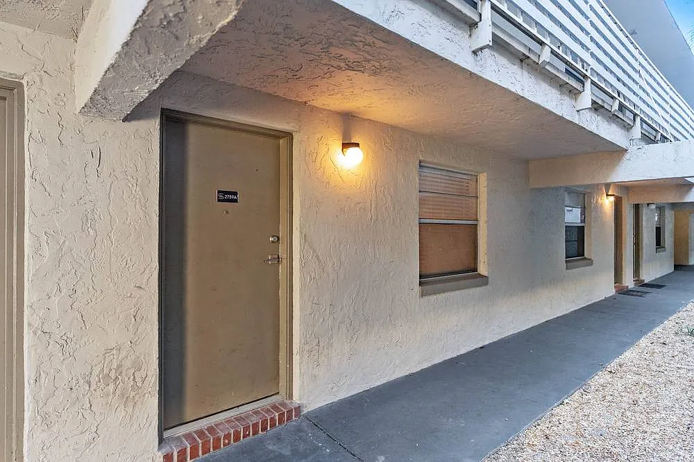 Stella West Apartments — Photo 3