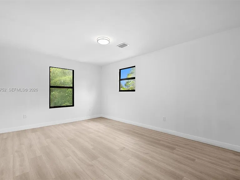4746 NW 10th Ave — Photo 27