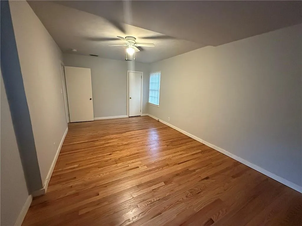 2 bed, 1.0 bath, 1054 sqft, $1,150 — Photo 3