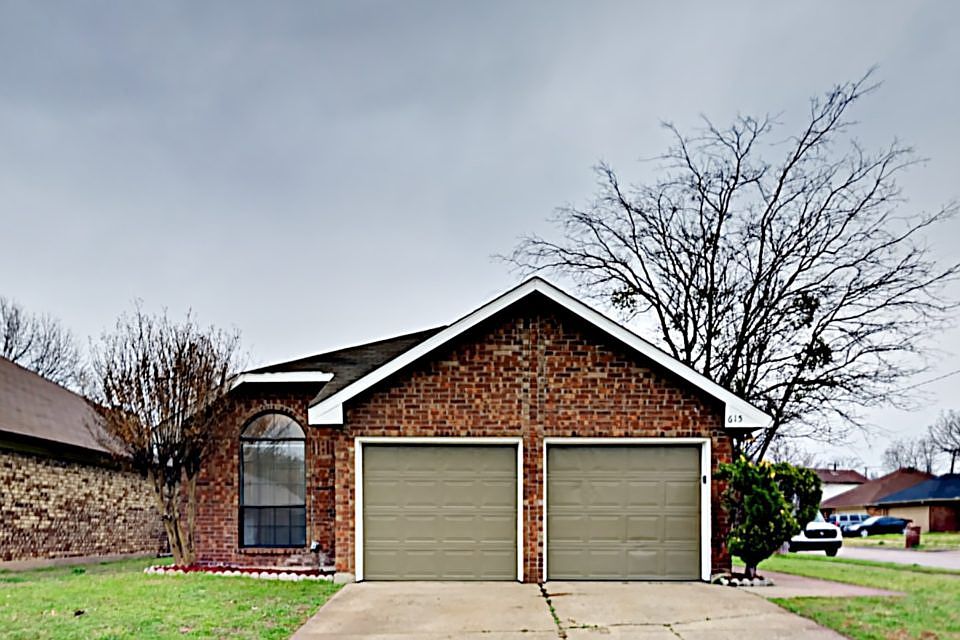 1st image of 615 Eagle Trace Dr