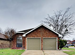 615 Eagle Trace Dr, Arlington, TX 76018