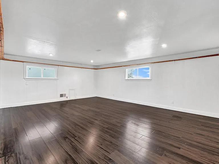 1301 Avenue I — Photo 18