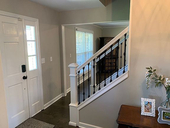 3rd image of 8146 Holly Crest Dr