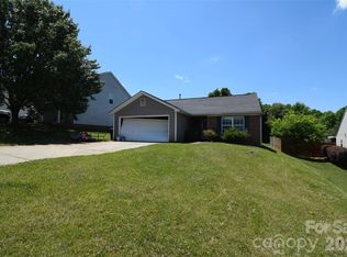 633 Overlook Rd, Lowell, NC 28098