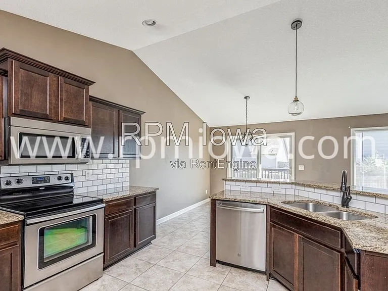 3709 NW Kline St — Photo 7