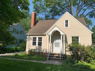 952 Montford Rd, Cleveland Heights, OH 44121