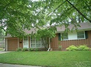 2104 S Wayland Ave, Sioux Falls, SD 57105