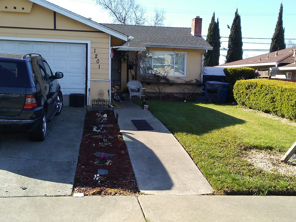 2nd image of 1201 Griffin Dr