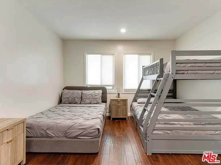 23109 Mariano St — Photo 27
