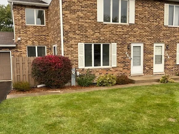 260/262/264/266 Paddock Cir, Glendale Heights, IL 60139