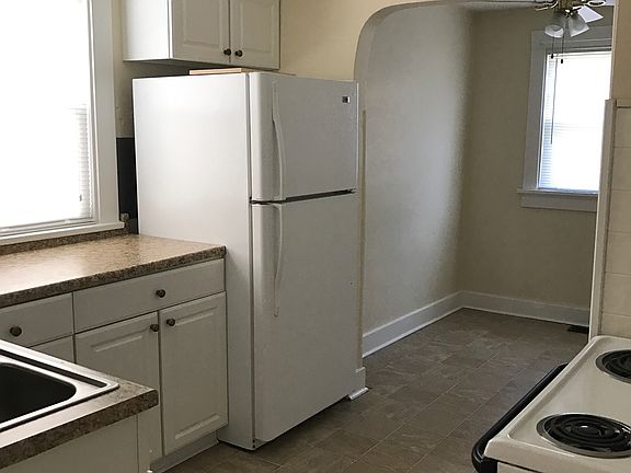 4th image of 2362 Mundale Ave