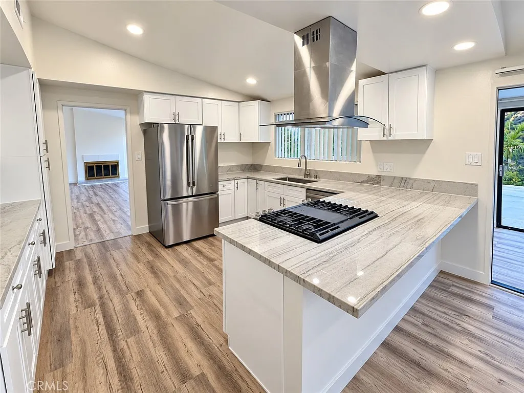 3 bed, 2.0 bath, 1862 sqft, $6,995 — Photo 4