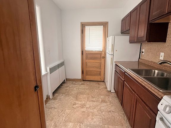 3rd image of 4002 N Farwell Ave APT 8