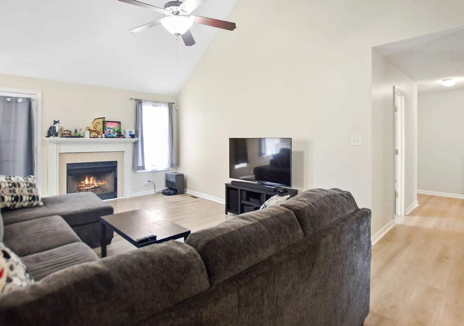 Pet Friendly Three Bedroom with Bonus! — Photo 2
