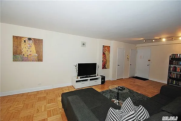 Sold by Laffey Real Estate | media 20