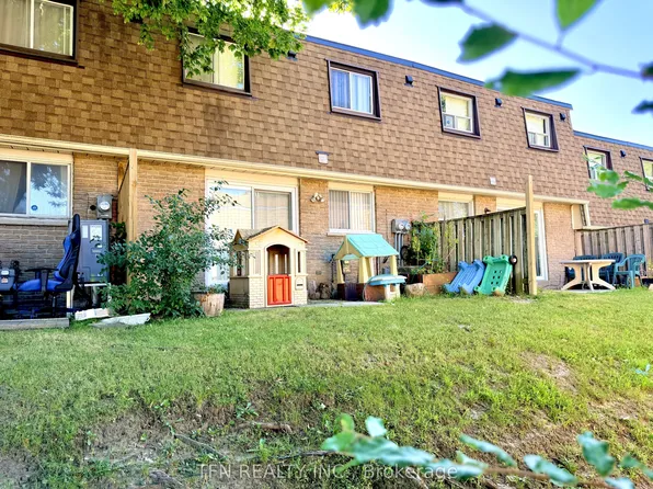 121 Lamoreaux Dr #67, Toronto, ON M1W 2J9