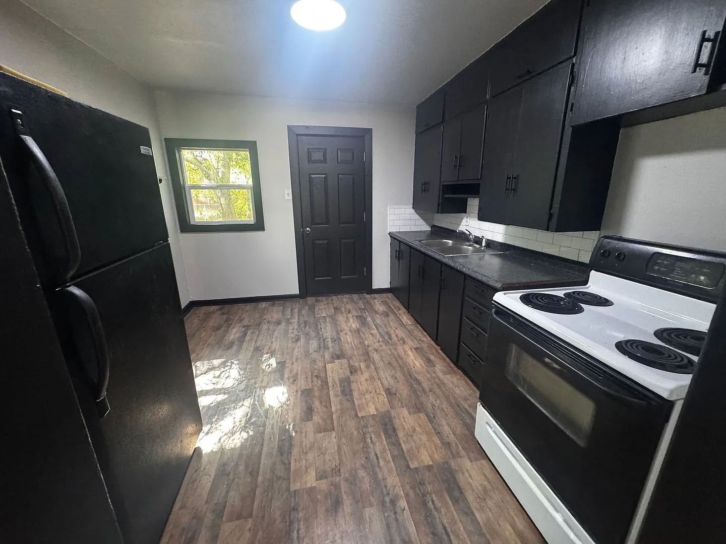 2 Bedroom 1 Bath Home, New Siding and Windows! — Photo 4
