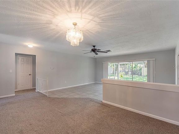 5th image of 302 Scott Ct