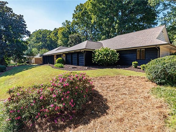 3rd image of 1185 Oakhaven Dr