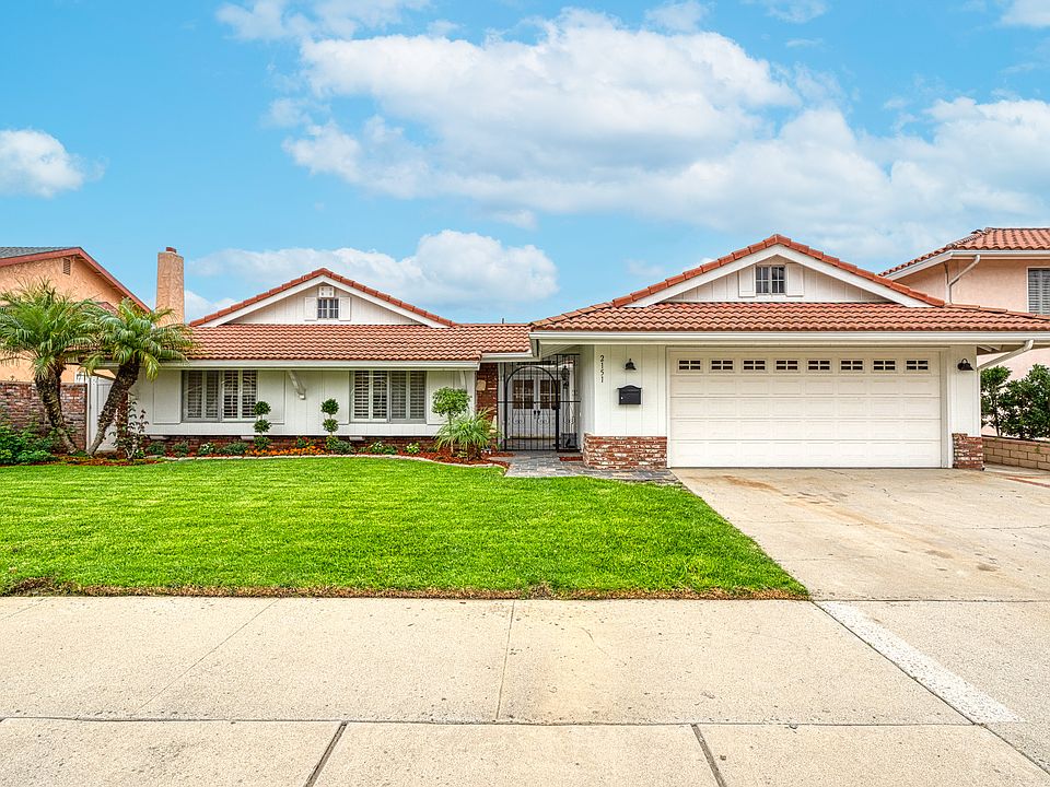 FRONT-Single Level, attached 2 car garage, 4 bed/2 bath/1,949 sqft./7,020 sqft LOT