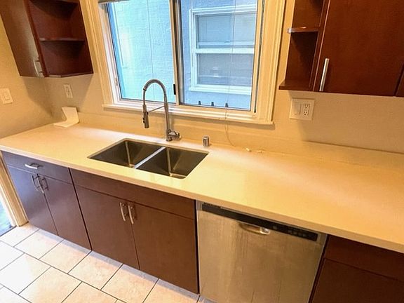 5th image of 1809 Filbert St APT 1