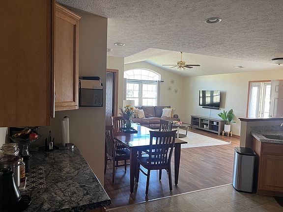 5th image of 275 Woodbury Cir #1