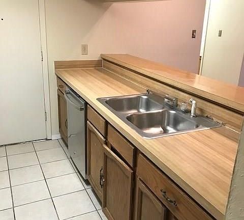 4th image of 4903 Burlingame Dr