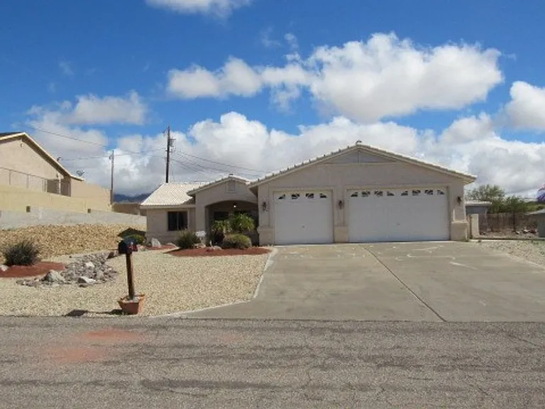 3740 Hiawatha Dr — Photo 1