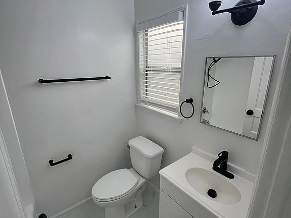 5th image of 851 S Kenmore Ave #E5338683a